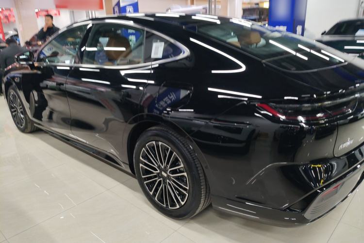 Used  Galaxy 8 2025 130km EM-i Prestige Edition
