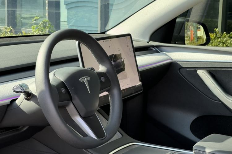 Used Tesla Model Y 2024 Long-Range All-Wheel-Drive Version