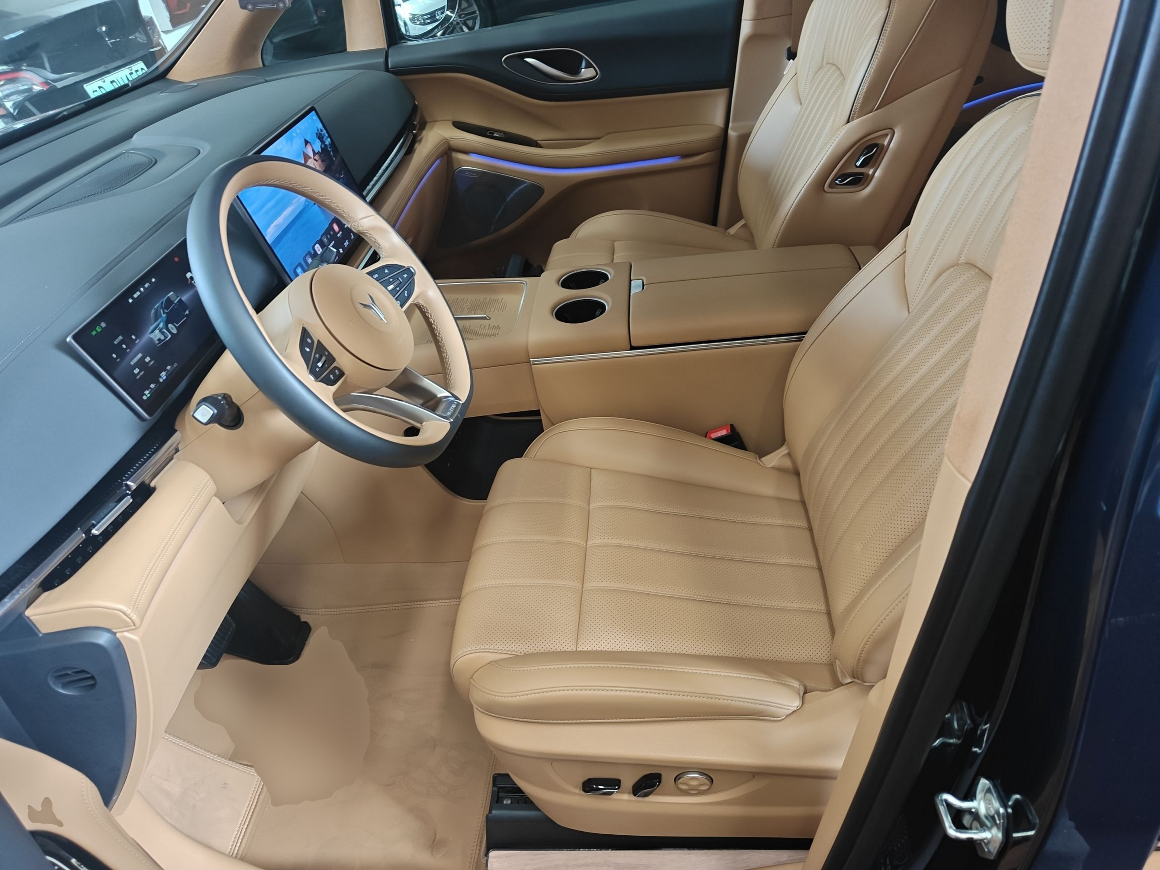 المقاعد الأمامية داخل السيارة