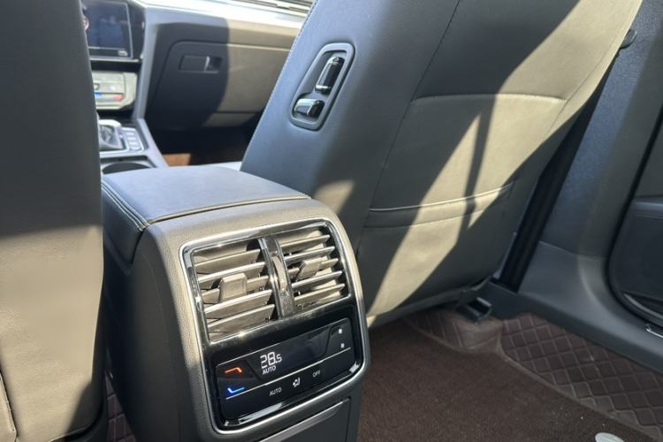 Used Volkswagen Magotan 2023 2 Million Units Limited Edition 330TSI DSG Leading Version
