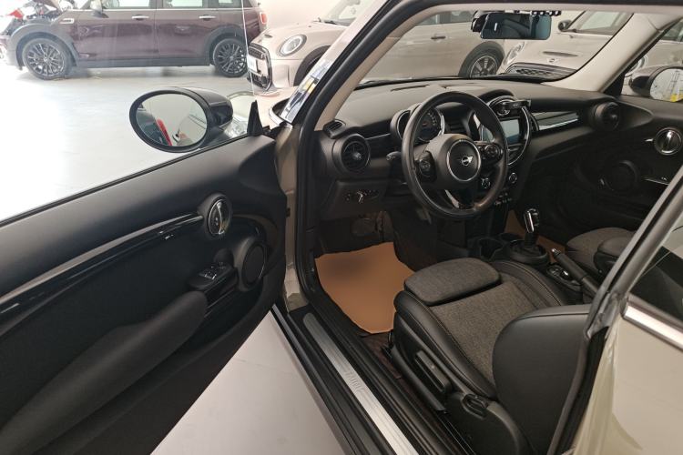 Used  MINI 2019 1.5T COOPER Classic Edition
