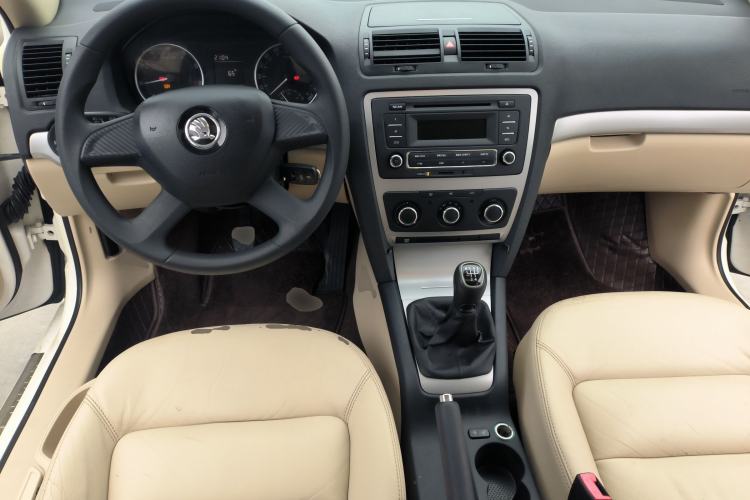 Used Skoda Octavia 2015 Classic Model 1.6L Manual Yijie Edition