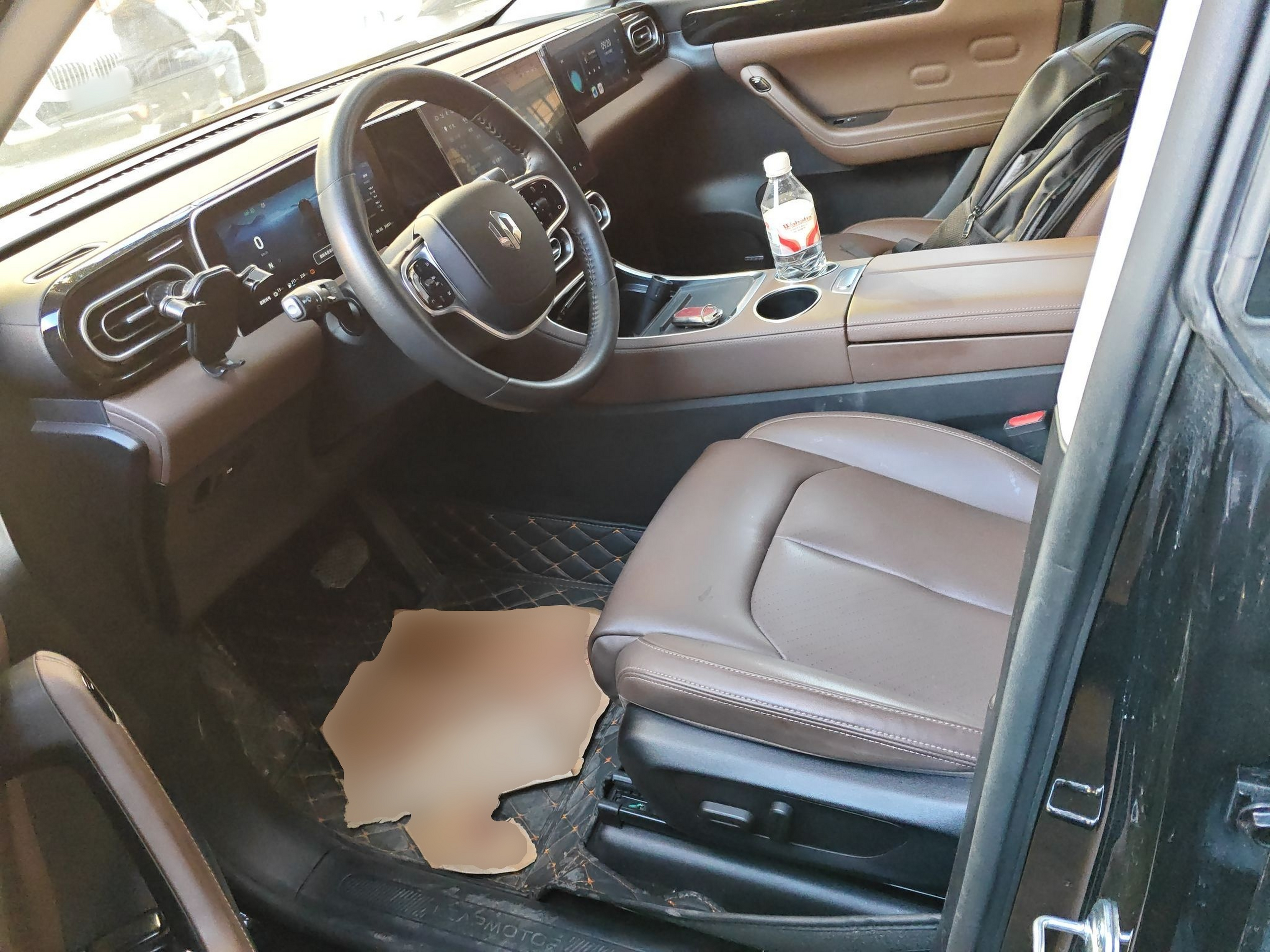 المقاعد الأمامية داخل السيارة