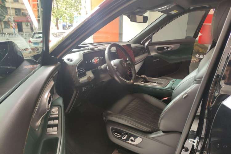 Used GAC Trumpchi GS8 2022 Linghang Series 2.0 TGDI Two-Wheel Drive Luxury Smart Connectivity Version (6 Seats)
