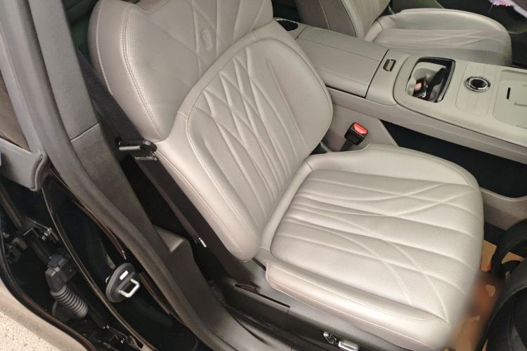 Used  Galaxy 8 2025 130km EM-i Deluxe Edition
