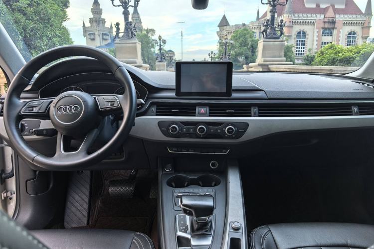 Used Audi A4L 2017 40 TFSI Ambition Edition
