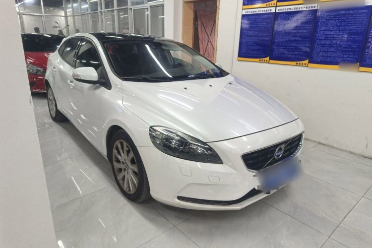 Used Volvo V40 2015 1.6T Zhiyi Edition
