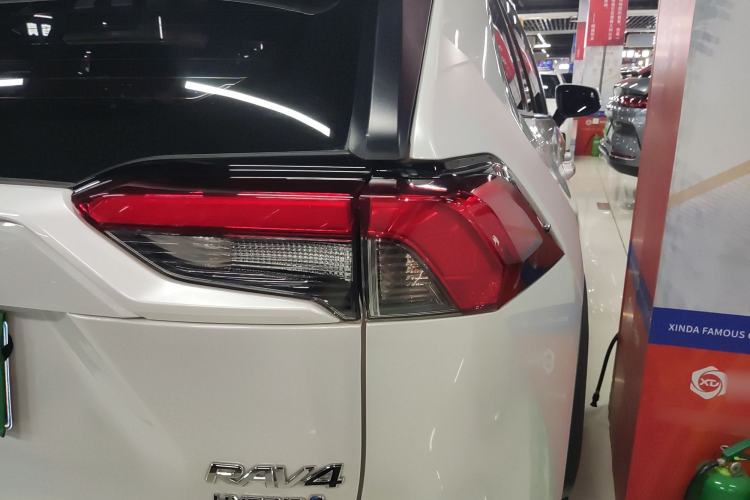 Used Toyota RAV4 2021 Revised Version Dual-Motor Hybrid 2.5L E-CVT Two-Wheel Drive Elite Edition
