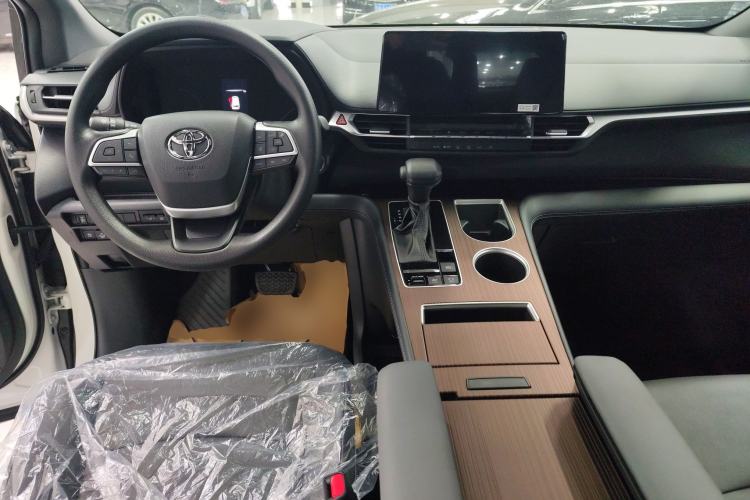 Used Toyota Granvia 2026 Model 2.5L Hybrid Comfort Edition