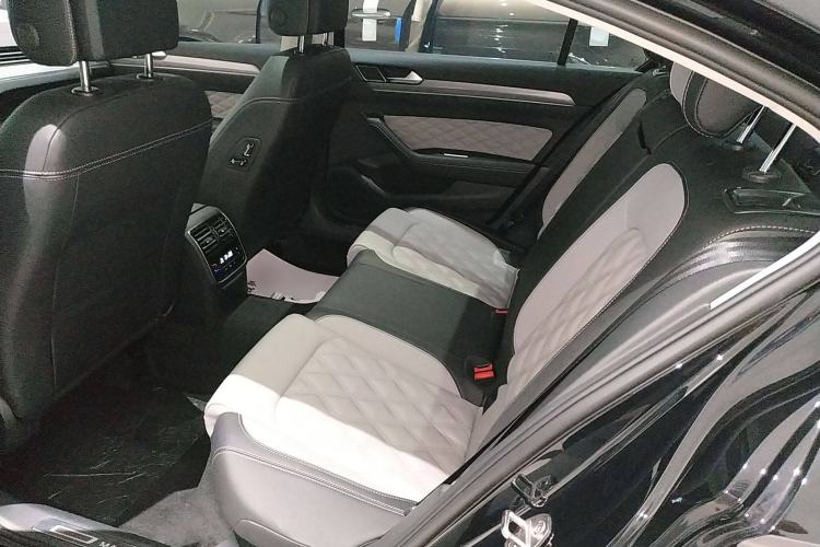 Used Volkswagen Magotan 2023 2 Million Units Limited Edition 330TSI DSG Leading Version
