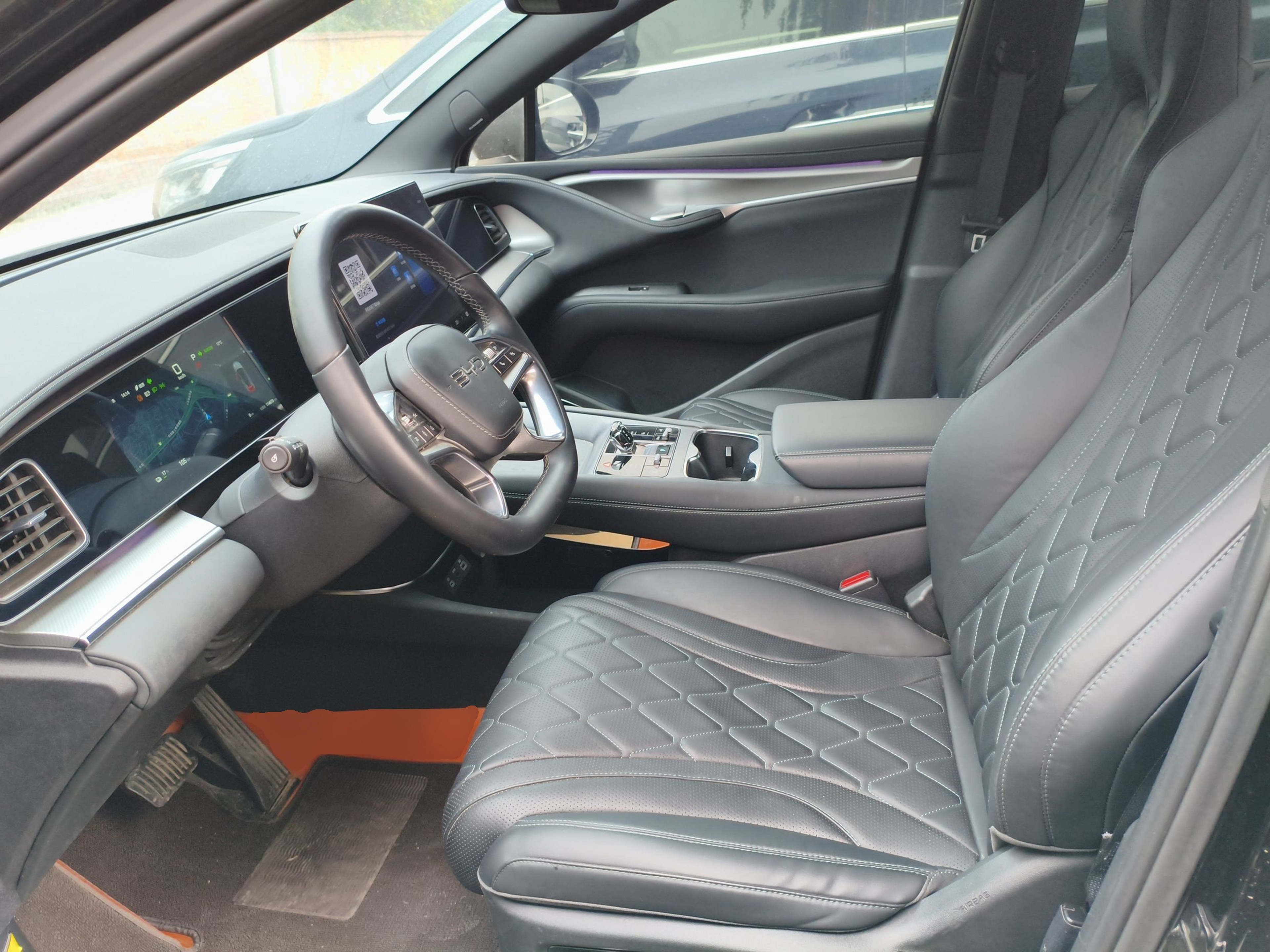 Переднее сиденье в автомобиле