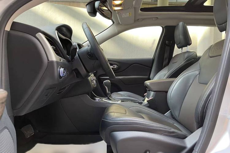 Used  Cherokee 2016 2.4L Superior Edition
