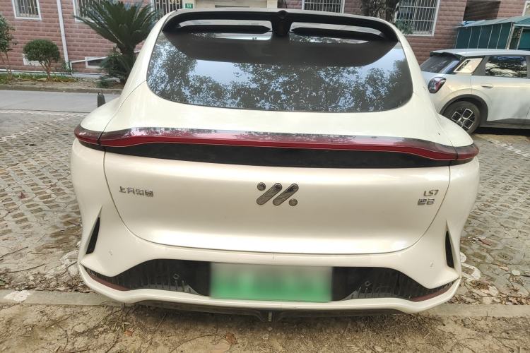 Used  LS7 2023 100kWh Lux Rear-Drive Version
