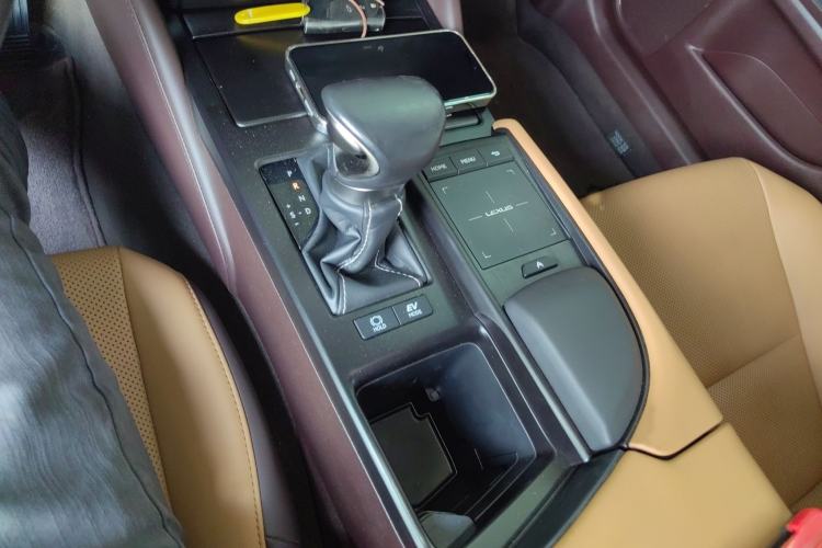 Used Lexus ES 2018 300h Premier Edition China VI Standard