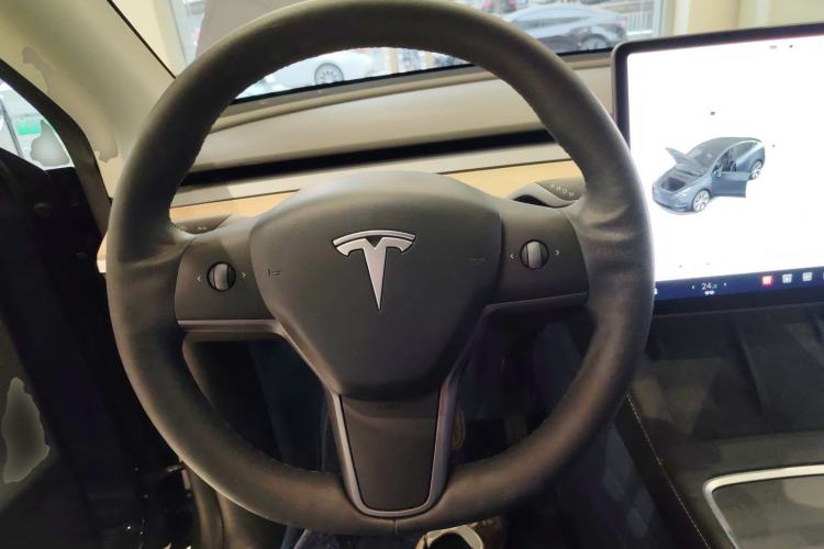 Used Tesla Model Y 2021 Long-Range All-Wheel-Drive Version 3D7