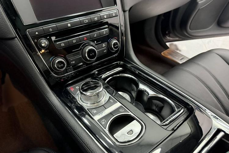 Used Jaguar XJ 2016 XJL 3.0 SC Two-Wheel-Drive Elegant Business Edition
