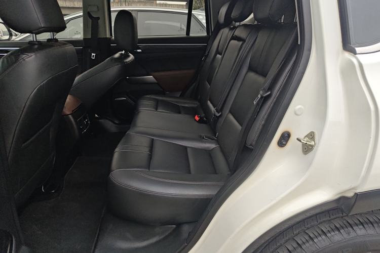 Used GAC Trumpchi GS7 2017 320T Two-Wheel-Drive Luxury Model
