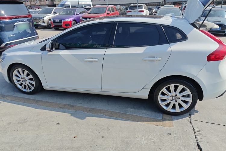 Used Volvo V40 2015 1.6T Zhiyi Edition
