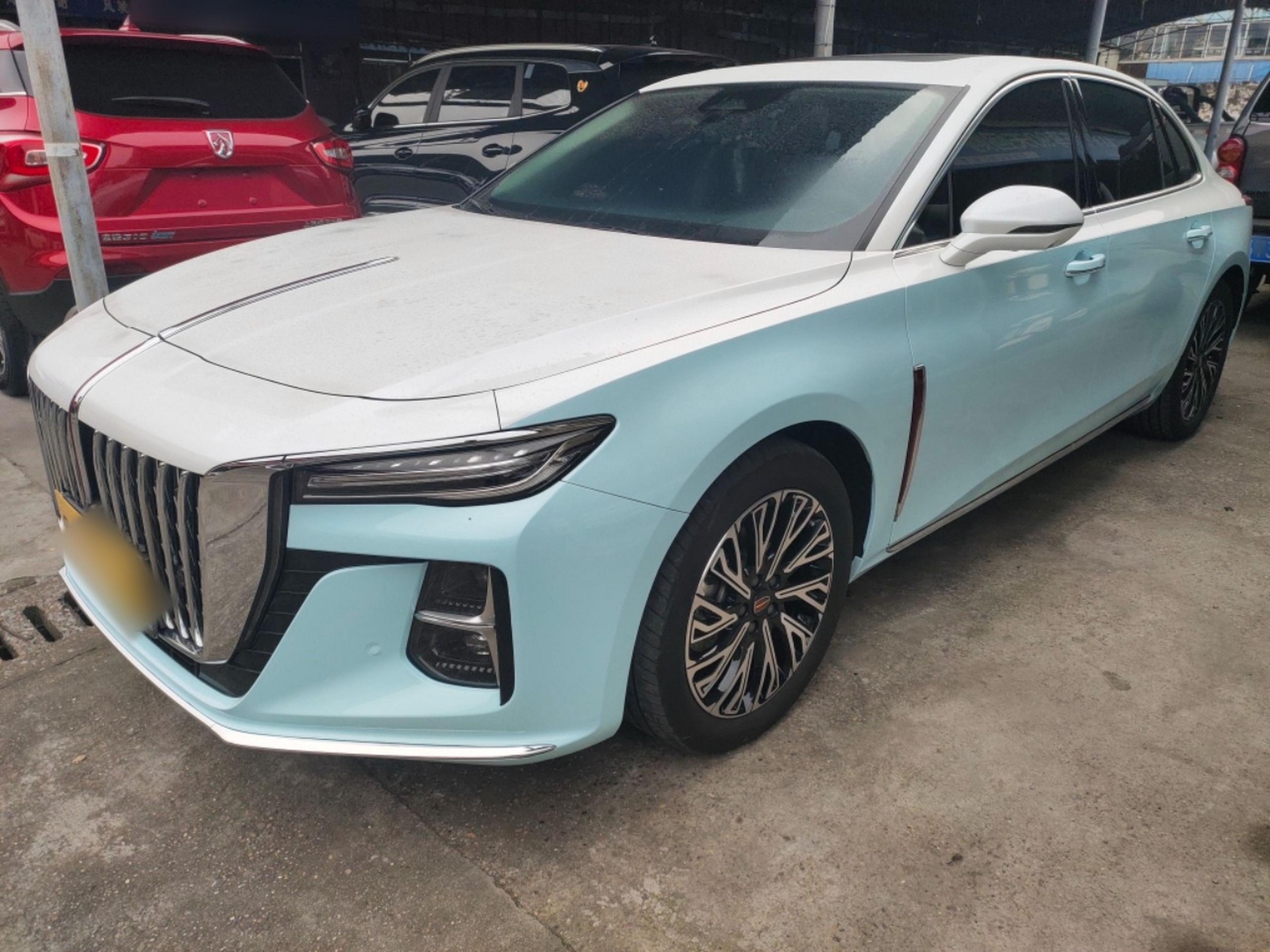 Под передней частью автомобиля