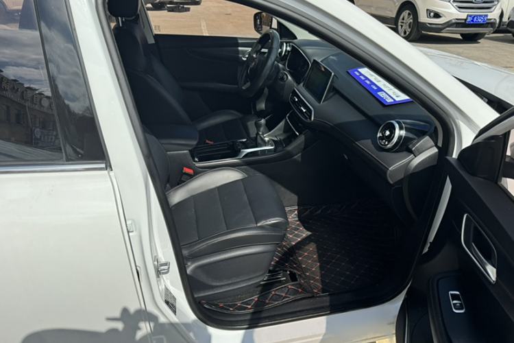 Used MG HS 2019 20T Manual Two-Wheel Drive Luxury Edition China VI Standard
