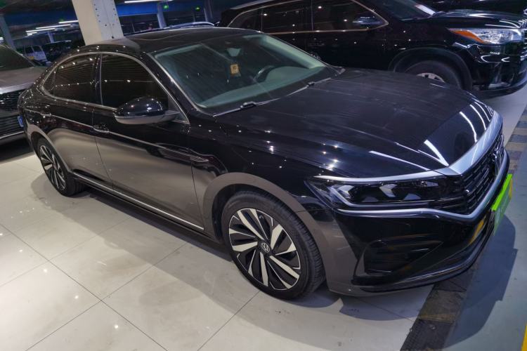 Used Volkswagen Passat 2022 330TSI Luxury Edition Custom Version
