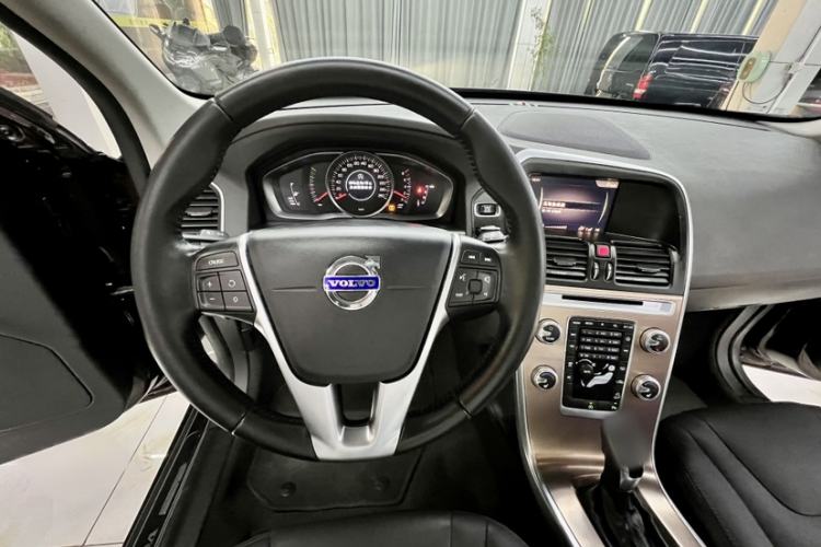 Used Volvo XC60 2017 T5 AWD Smart Upgrade Edition
