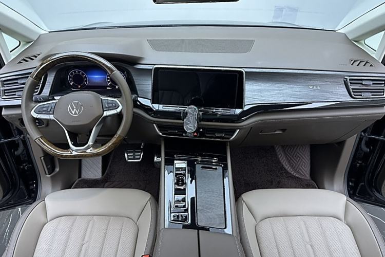 Used Volkswagen Viloran 2024 380TSI Luxury Edition
