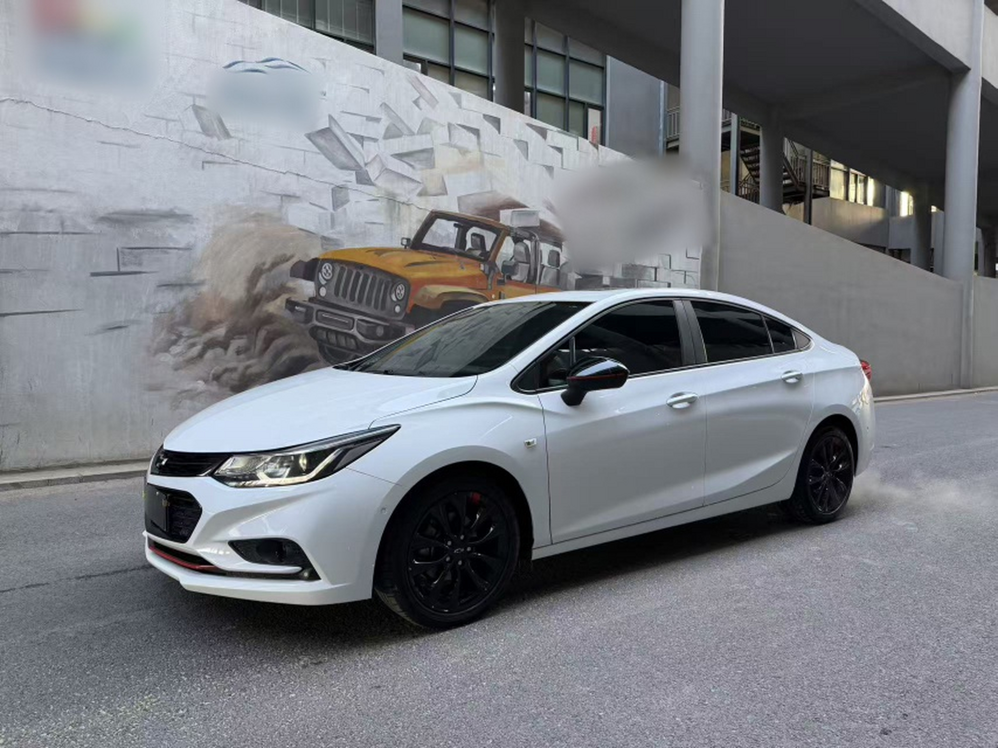 Под передней частью автомобиля