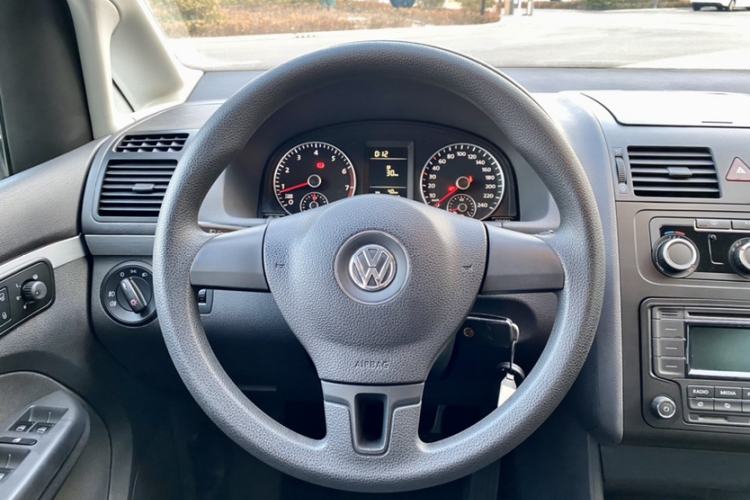 Used Volkswagen Touran 2015 1.4T Manual Fashion Edition 5-Seater