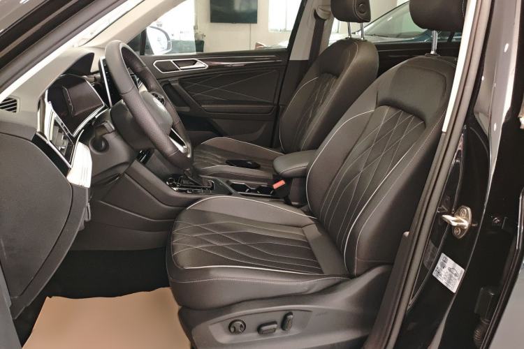 Used Volkswagen Tiguan L 2022 330TSI Automatic Two-Wheel Drive Smart Edition
