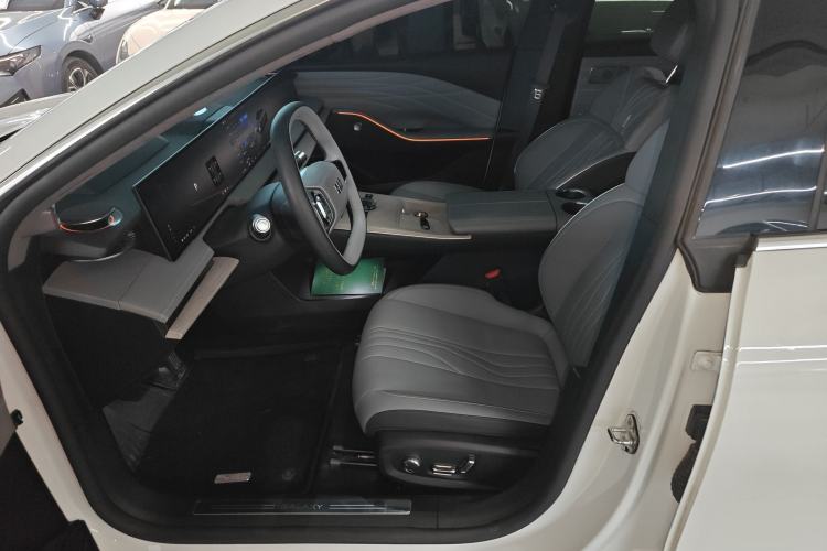 Used Geely Galaxy E8 2024 665 km Range Rear-Drive Starship Long-Range Version
