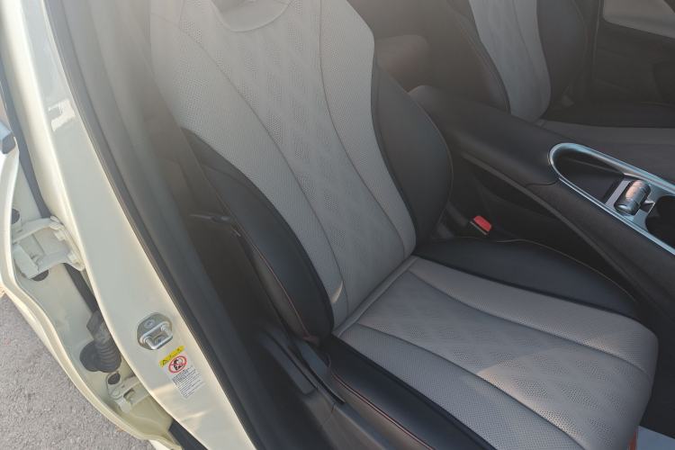 Used BYD Dolphin 2023 420 km Free Version
