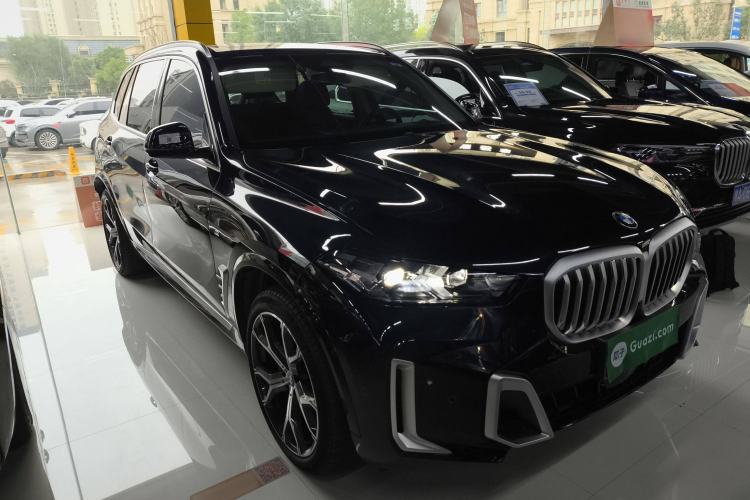 Used BMW X5 2023 xDrive 30Li Luxury M Sport Package

