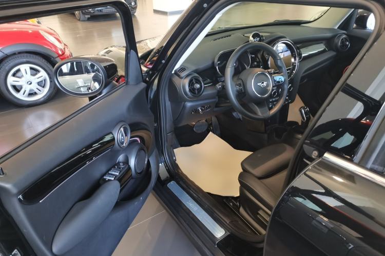 Used  MINI 2023 Updated 1.5T COOPER Artist Five-Door Edition
