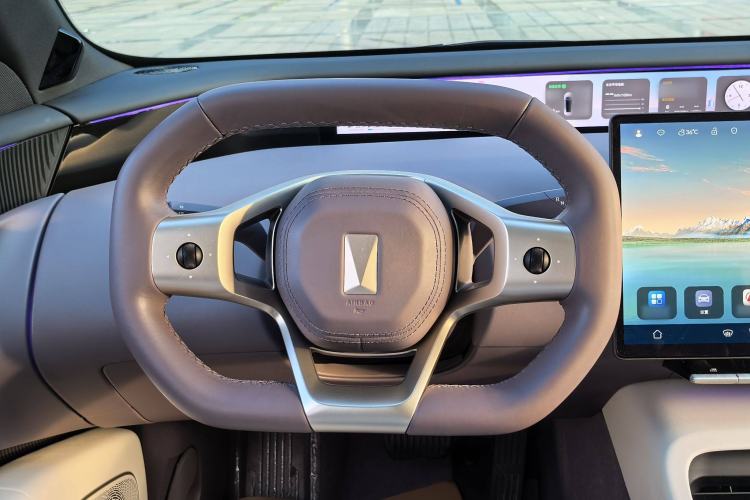 Used  12 2025 Max Extended-Range Edition
