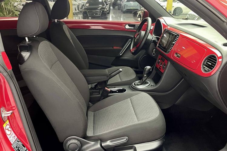 Used Volkswagen Beetle 2015 180TSI model
