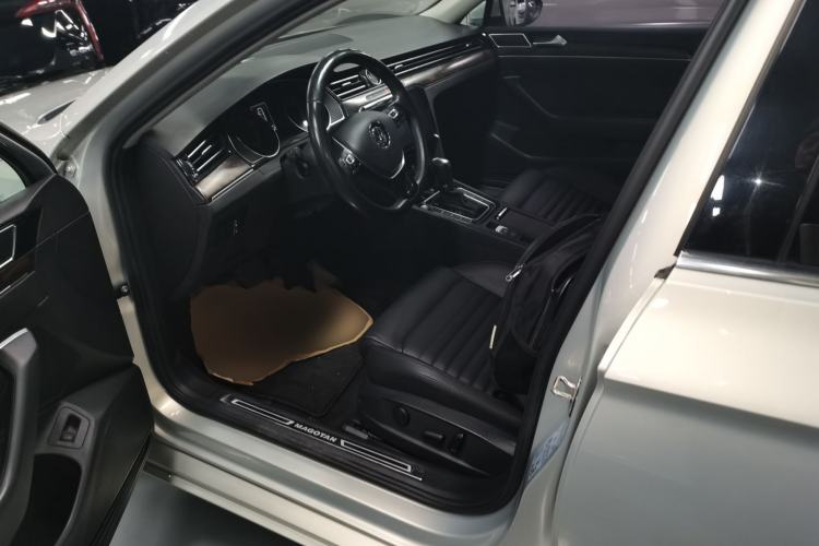 Used Volkswagen Magotan 2018 Facelift 330TSI DSG Luxury Model
