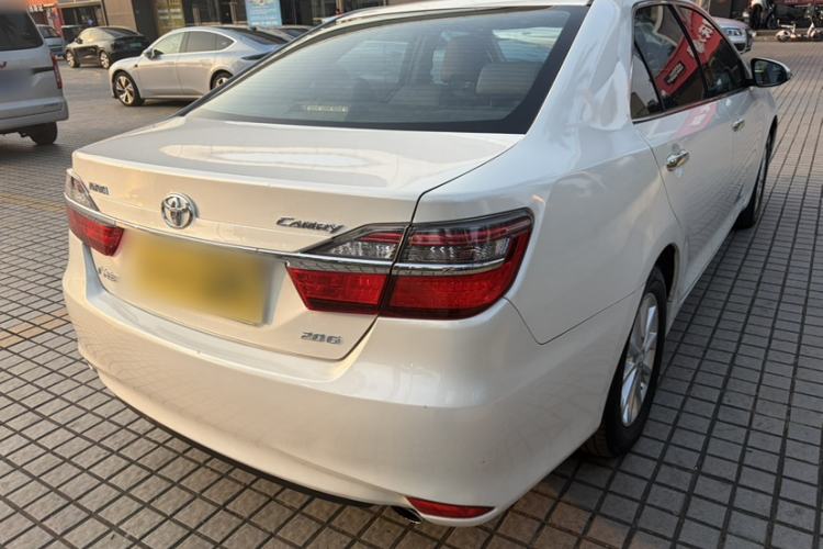 Used Toyota Camry 2016 2.0G 10th Anniversary Leading Edition
