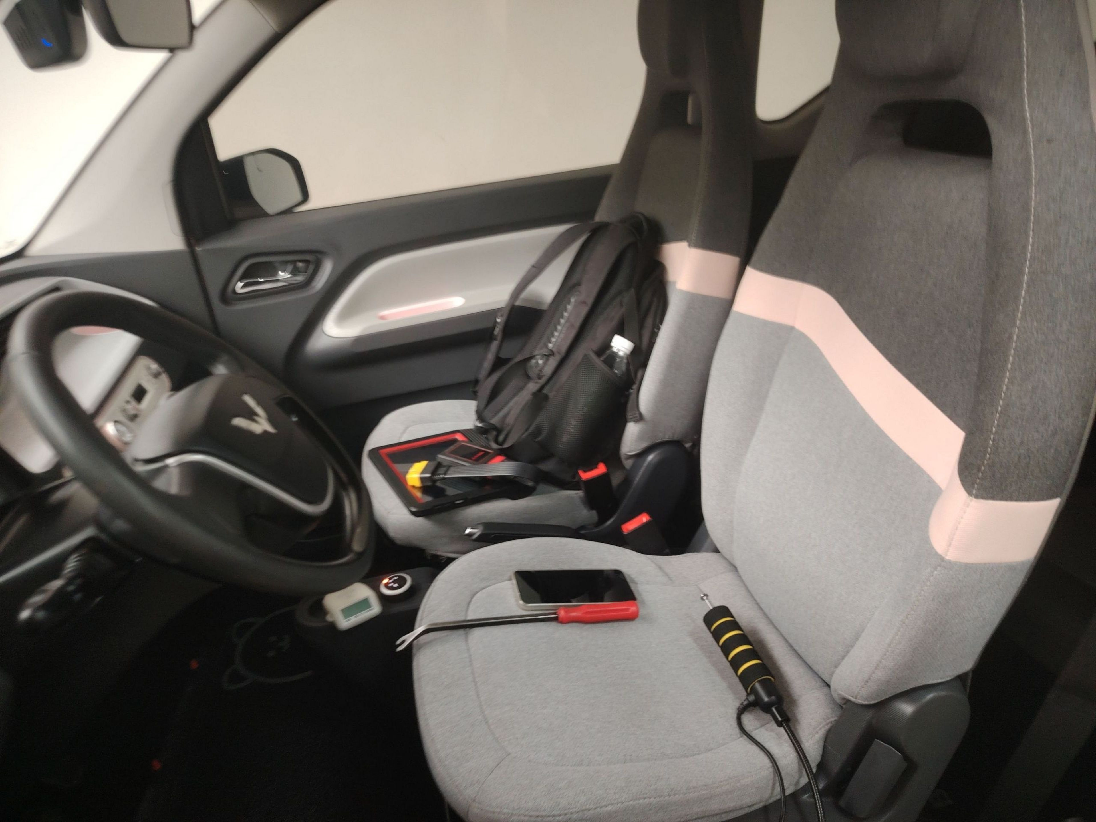 Переднее сиденье в автомобиле