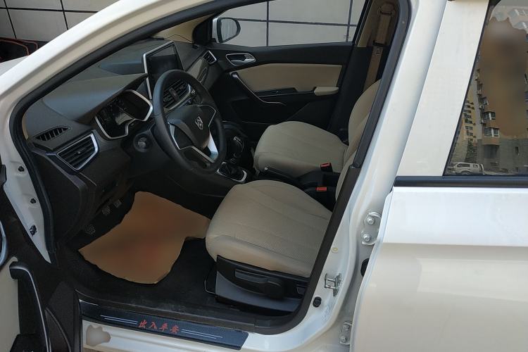 Used Baojun 310W 2017 1.5L Manual Comfort Version China VI Emission Standard
