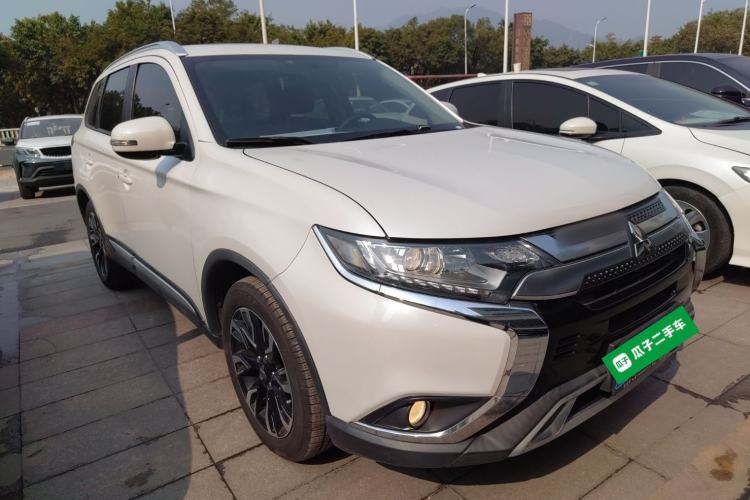 Used Mitsubishi Outlander 2019 2.0L Two-Wheel Drive Comfort Edition 7-Seater China VI Standard