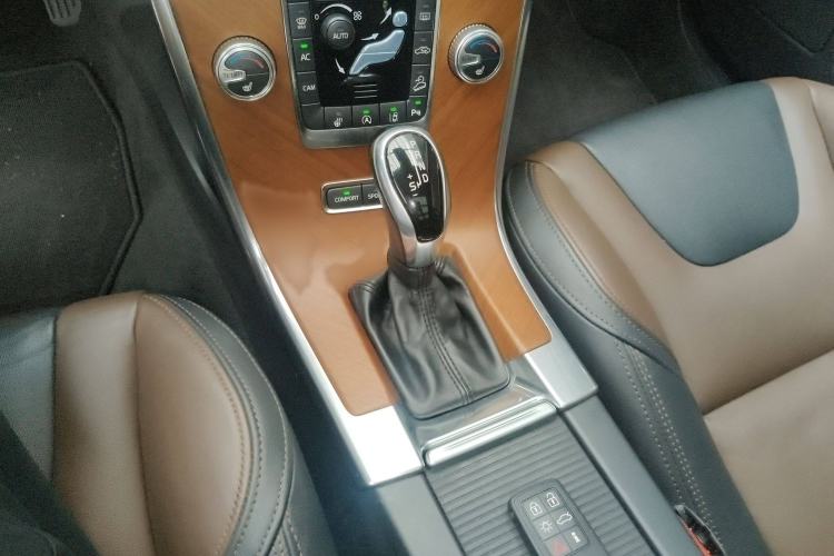 Used Volvo XC60 2015 T6 AWD Smart Version
