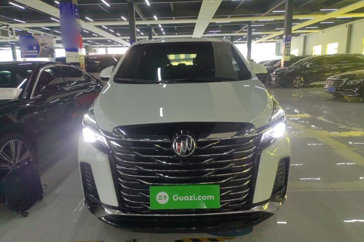 Used Buick GL8 2023 Facelifted Land Cruiser Executive Luxury Version
