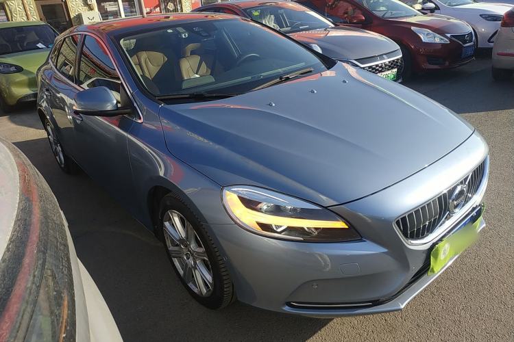 Used Volvo V40 2018 T3 Zhiya Edition
