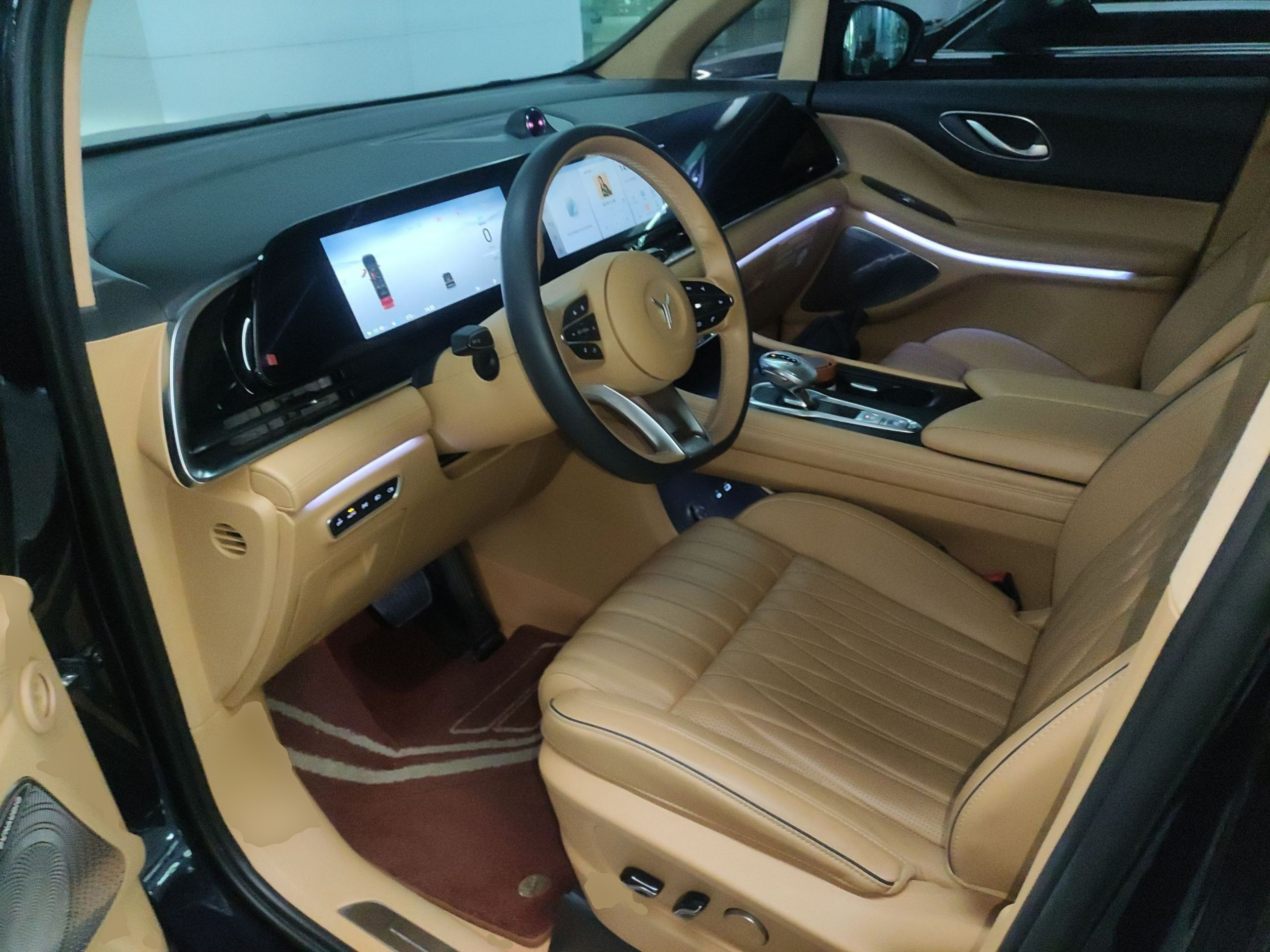 المقاعد الأمامية داخل السيارة