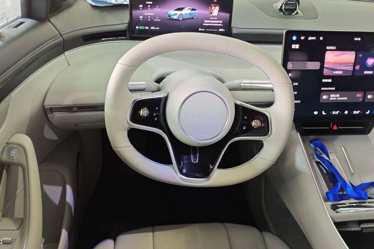 Used Hima Luxeed S7 2025 705 km Pro
