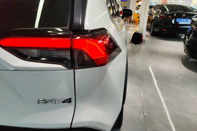 Used Toyota RAV4 2022 2.0L CVT Two-Wheel Drive Fashion Edition
