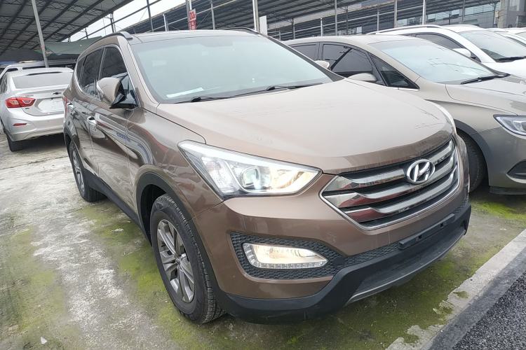 Used Hyundai Santa Fe 2015 2.4L Automatic Two-Wheel Drive Smart Version 5 Seats
