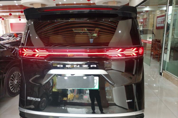 Used Denza D9 2022 DM-i 1040 Prestige Model