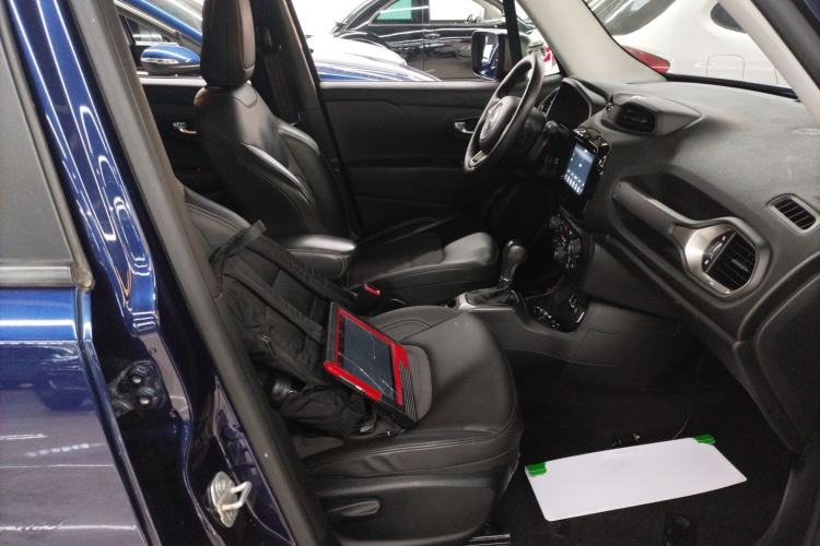 Used  Renegade 2019 220T Automatic Elite Edition
